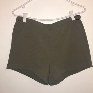 Flowy textured kaki shorts